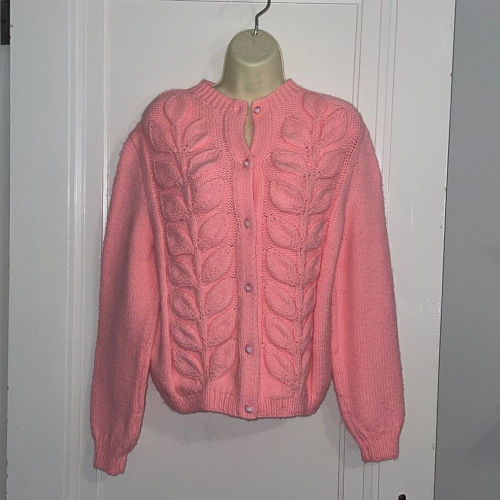 Vtg 60s bright pink thick knit cardigan sweater with raised leaf design